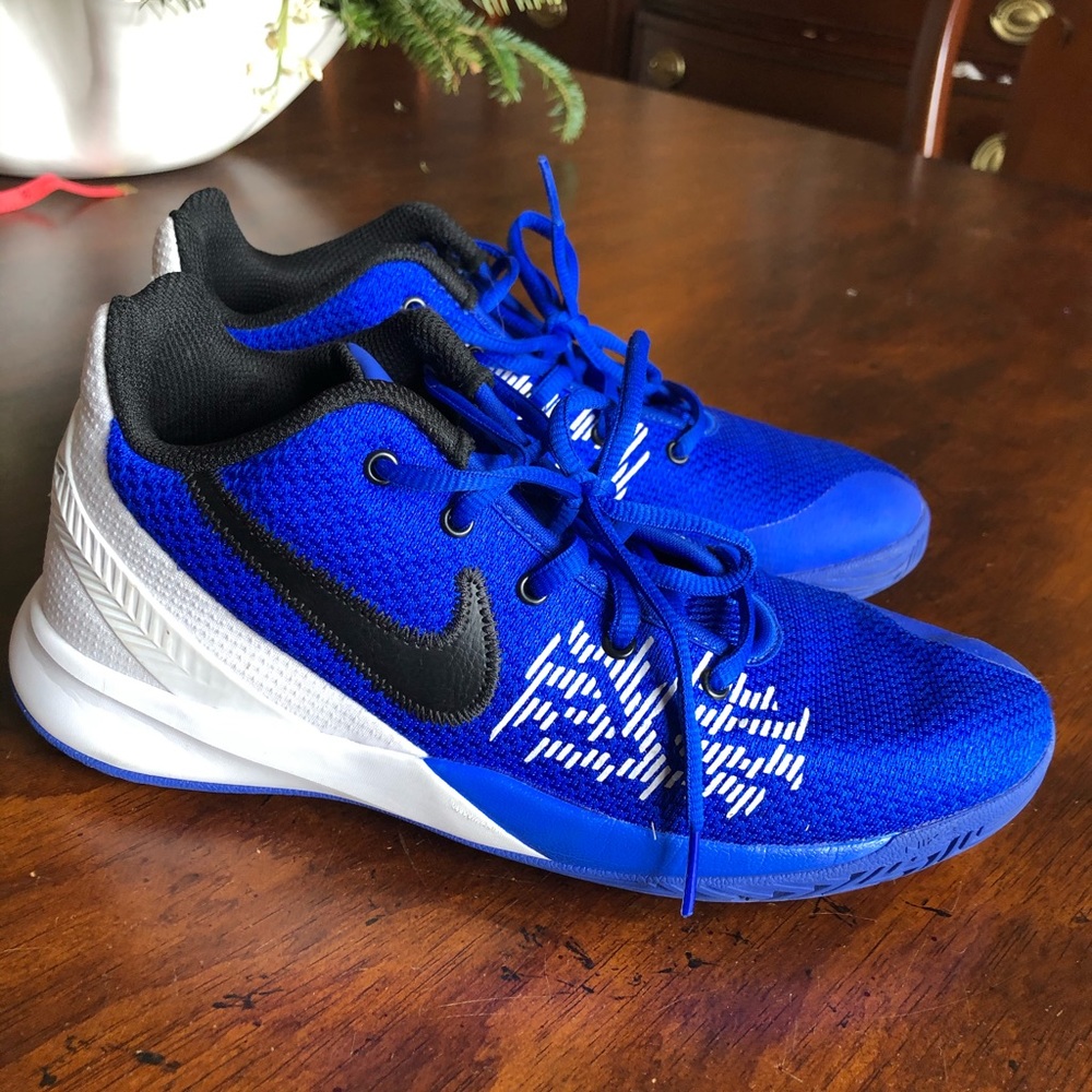 Nike Kids' Kyrie Flytrap II Basketball Shoes